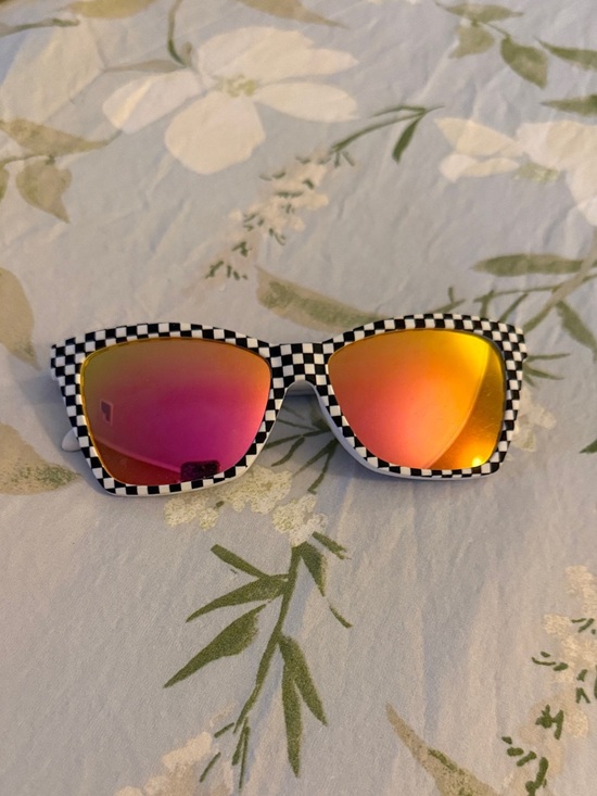 goodr Accessories - Checkerboard Frame Sunglasses with Pink-Orange Mirrored Lenses